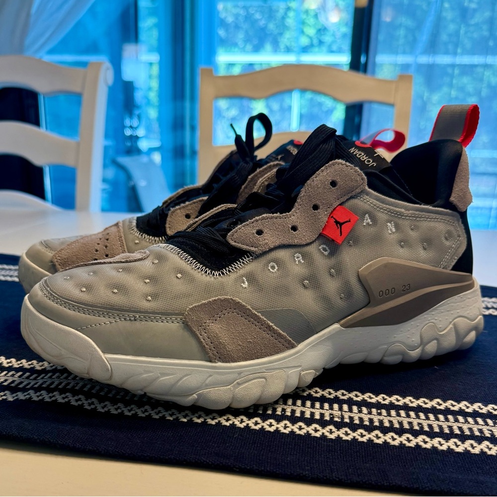 Jordan Men's Black and Red Athletic Shoes